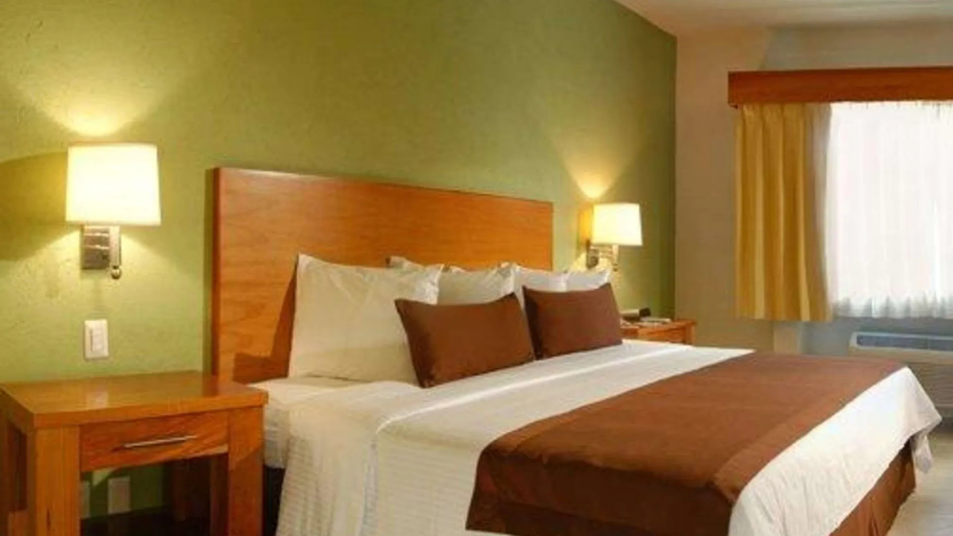 Comfort Inn Puerto Vallarta Golfside & Marina