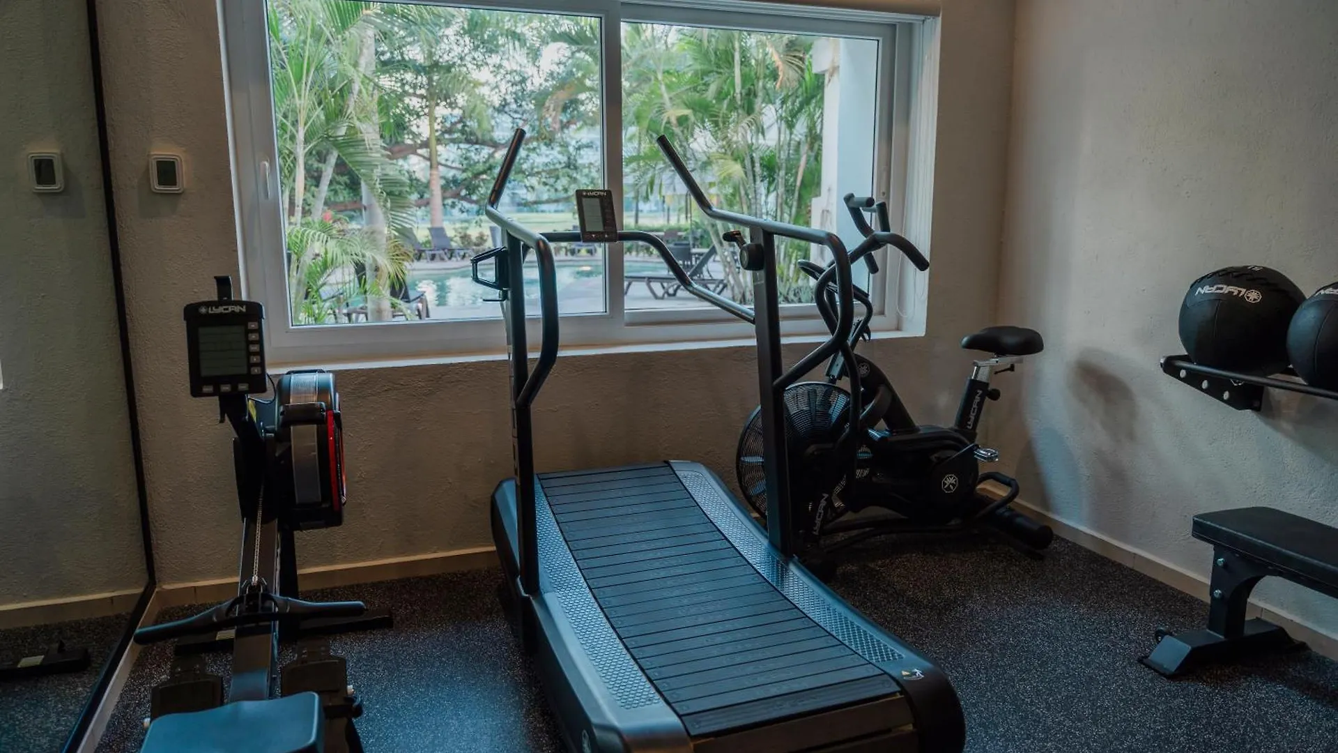 Comfort Inn Puerto Vallarta Golfside & Marina