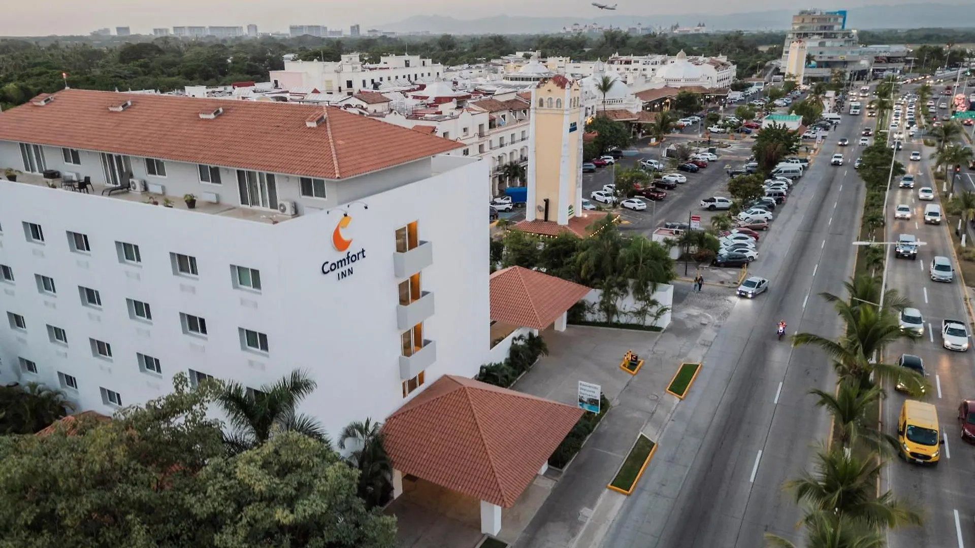 Comfort Inn Puerto Vallarta Golfside & Marina