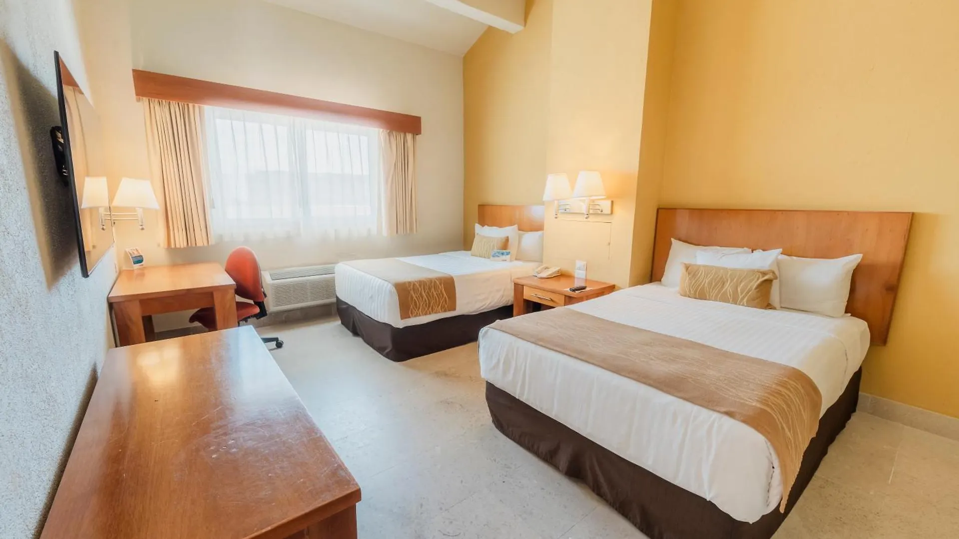 Comfort Inn Puerto Vallarta Golfside & Marina
