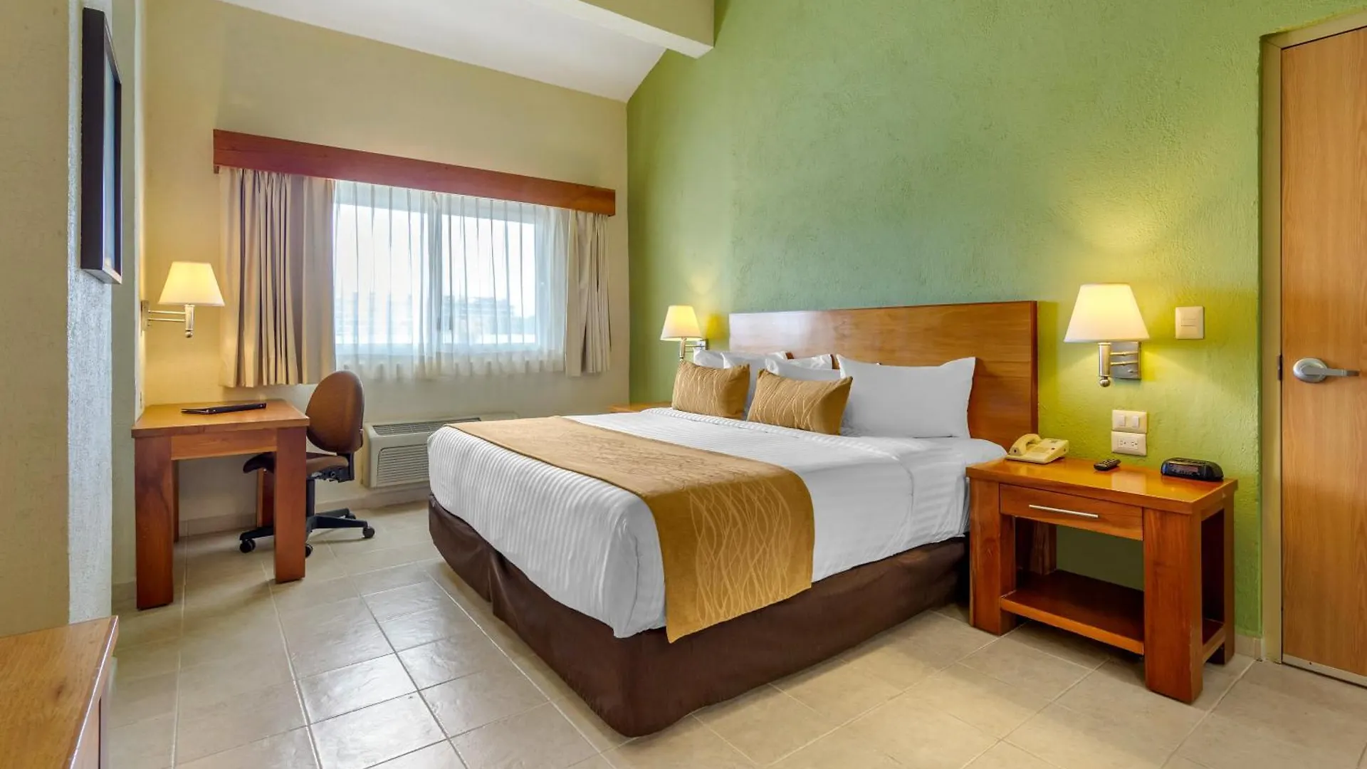 Comfort Inn Puerto Vallarta Golfside & Marina