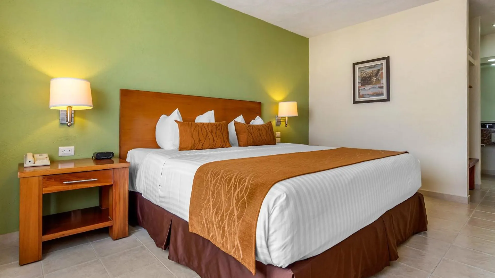 Comfort Inn Puerto Vallarta Golfside & Marina