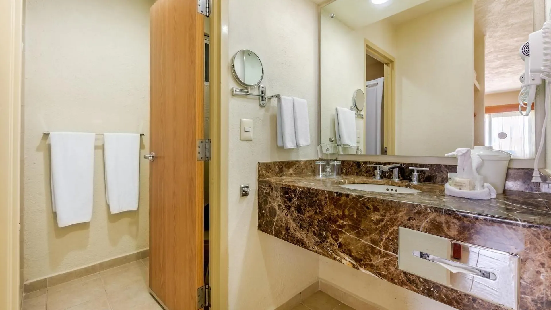Comfort Inn Puerto Vallarta Golfside & Marina