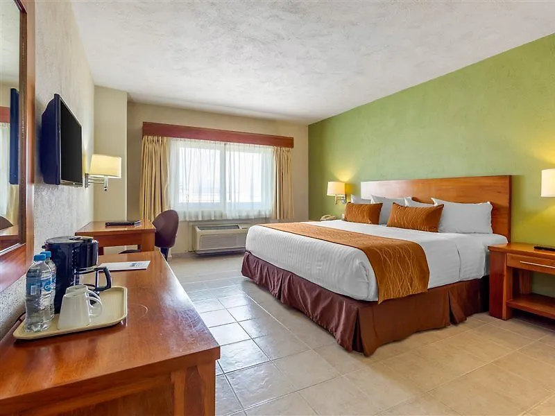 Comfort Inn Puerto Vallarta Golfside & Marina